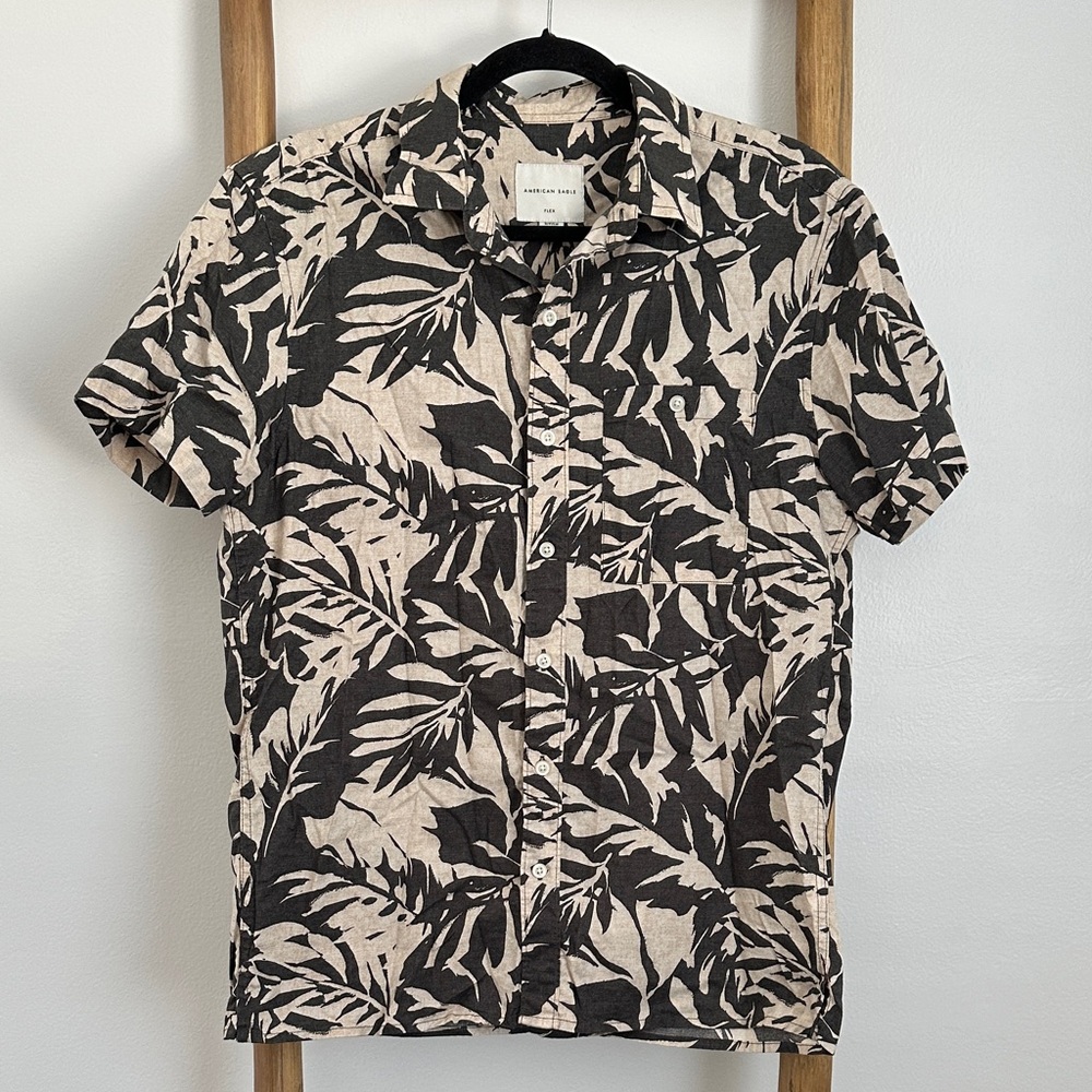 American Eagle Outfitters Men's Black and Cream Tropical Shirt
